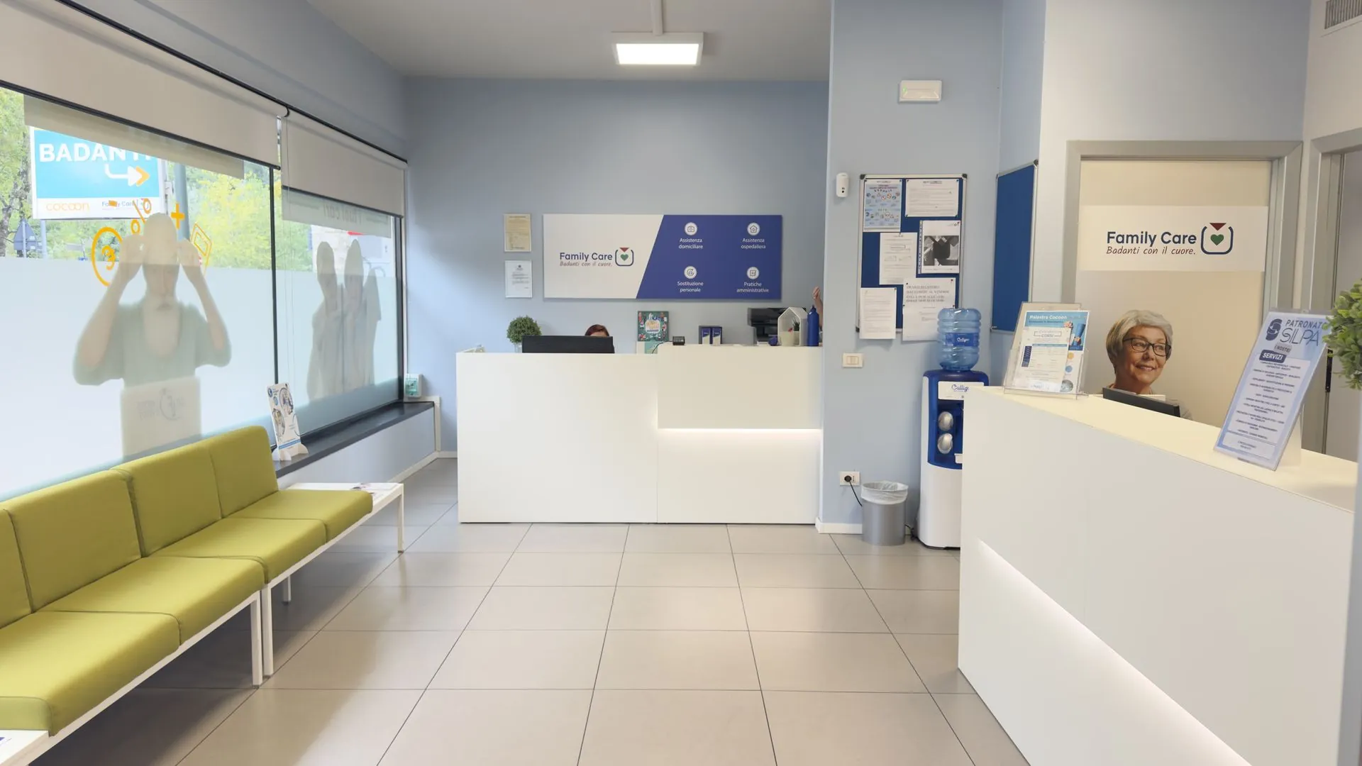 Sala d’attesa e reception Family Care nella sede Cocoon di Varese