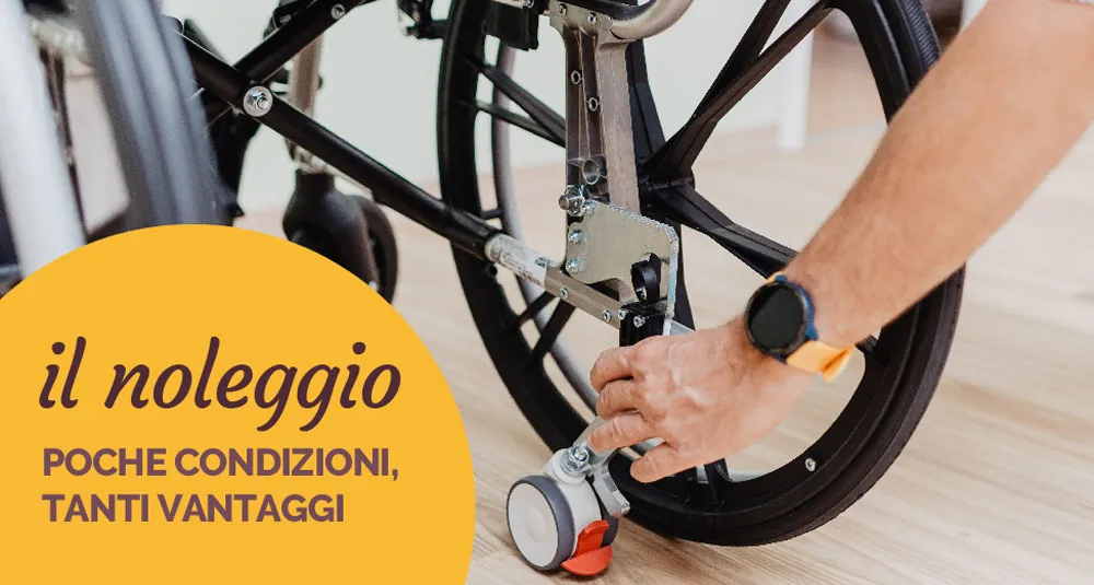 Un tecnico regola la ruota di una carrozzina, con la scritta «Il noleggio: poche condizioni, tanti vantaggi»