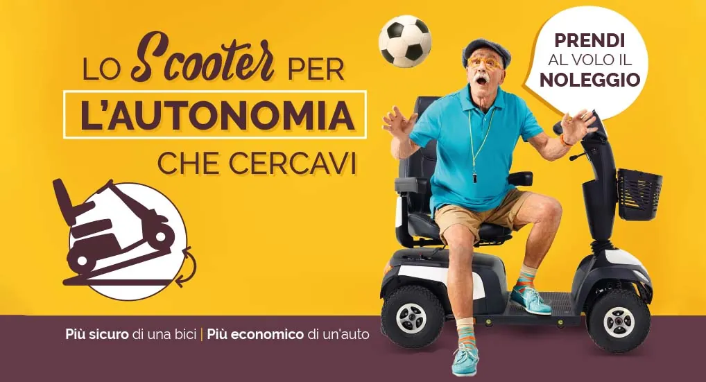 Signore anziano accanto al suo scooter elettrico, con la scritta «Lo scooter per l’autonomia che cercavi»