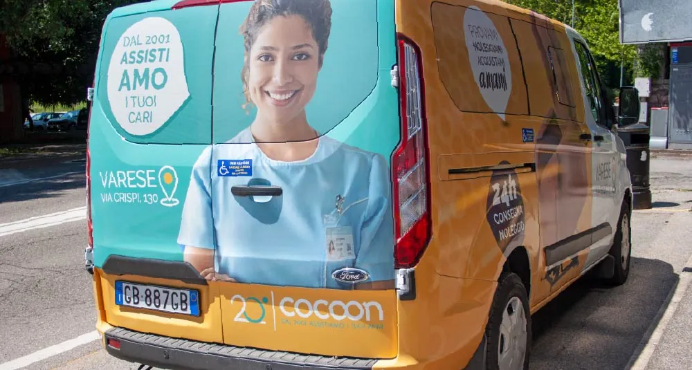 Il furgone Cocoon dei montatori, che consegnano e installano gli ausili a casa
