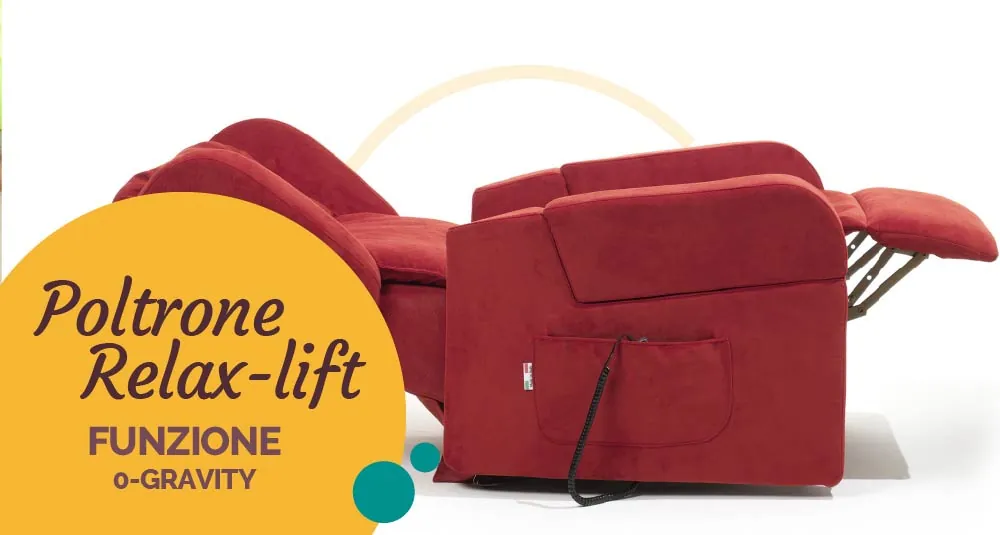 Poltrona relax lift rossa completamente reclinata, con la scritta «Poltrone relax lift, funzione 0-gravity»