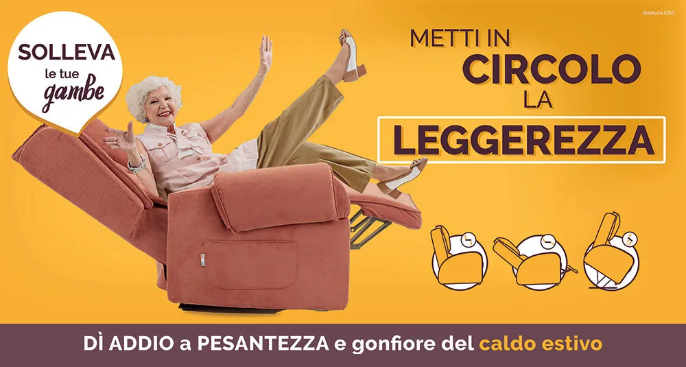 Signora anziana su una poltrona relax lift con le gambe sollevate, con la scritta «Metti in circolo la leggerezza»