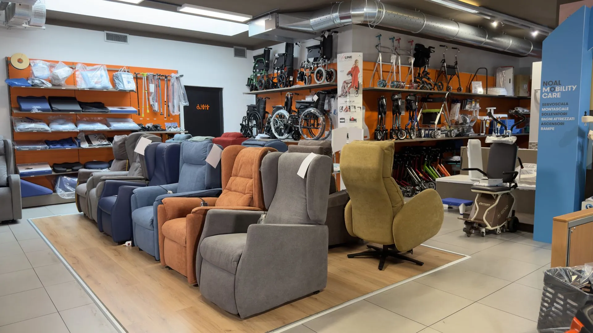 Poltrone alzapersone e ausili nello store Cocoon