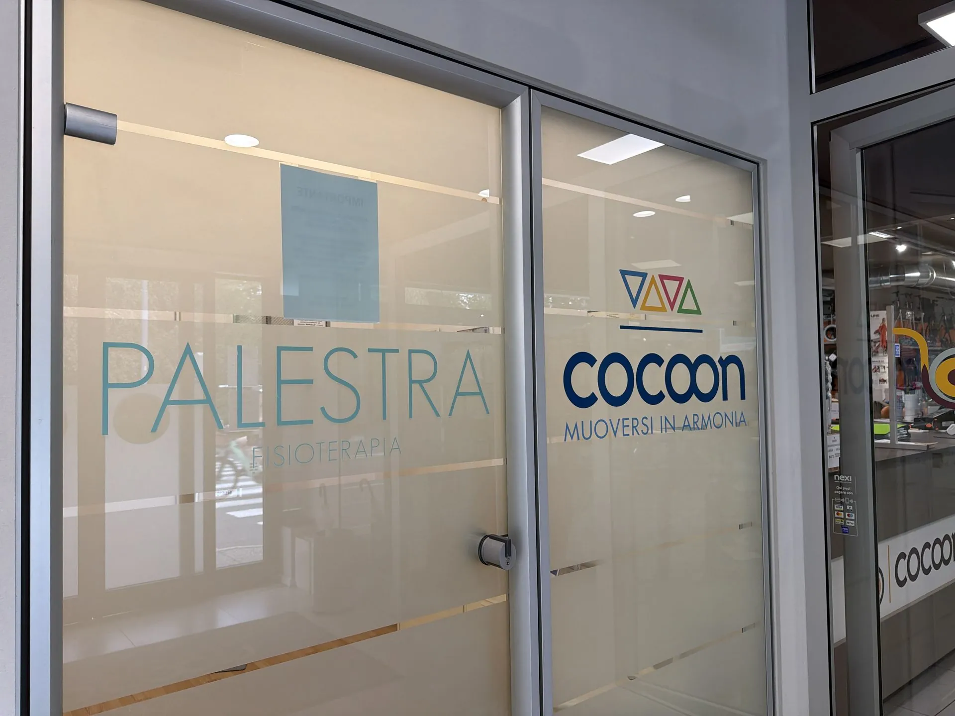 The door of the Cocoon gym with the words Muoversi in armonia